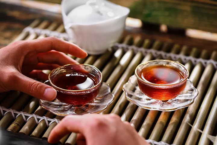 中茶普洱茶国民熟砖中茶7581茶汤