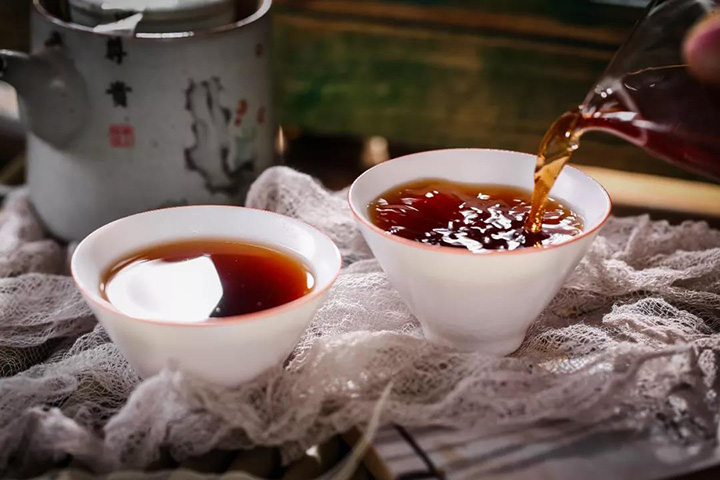 中茶普洱茶7581熟茶砖茶汤