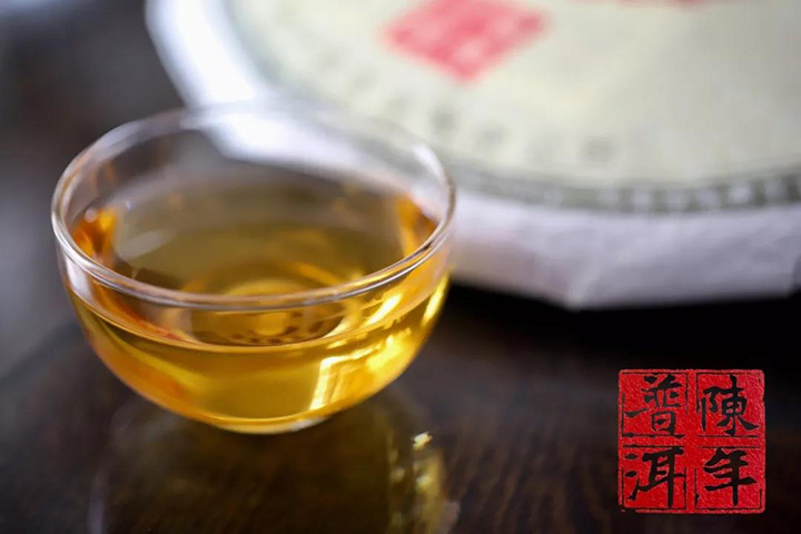 中茶普洱茶中茶贺开老树生茶茶汤