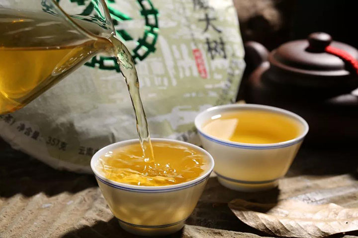 中茶邦崴大树普洱茶生茶茶汤