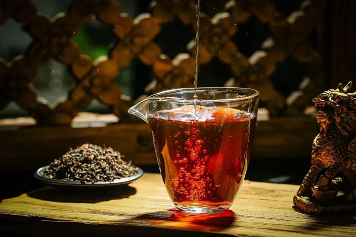 中茶普洱茶中茶锦绣宫廷普洱熟茶茶汤