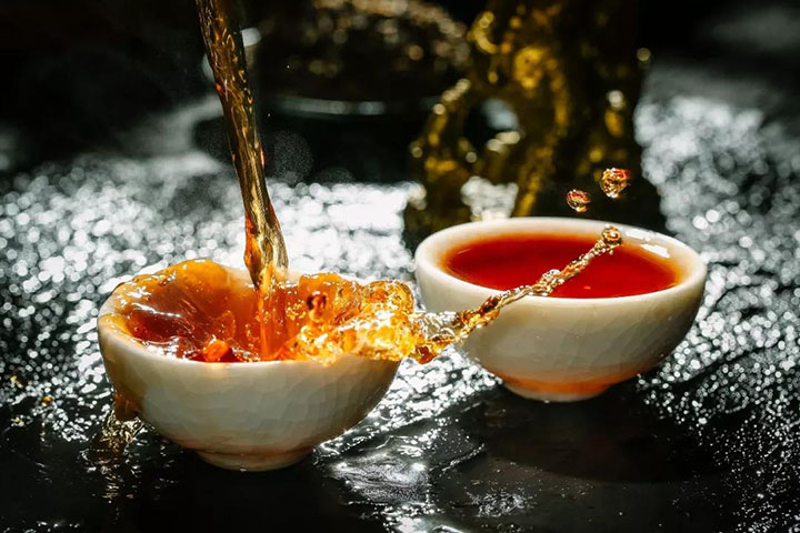 中茶普洱茶中茶锦绣宫廷普洱熟茶茶汤