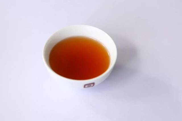 首款大益唛号熟茶7452饼茶1901批次第1泡茶汤