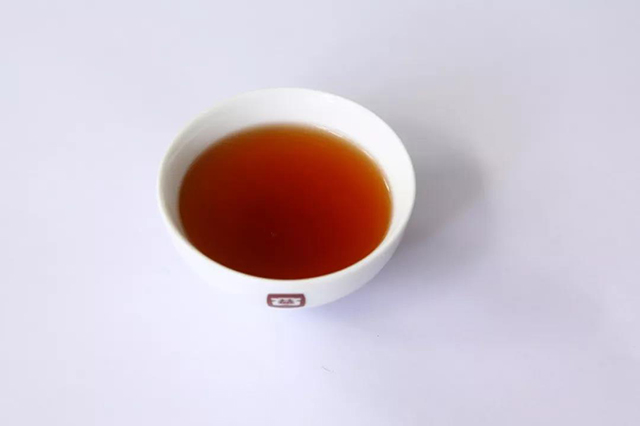 首款大益唛号熟茶7452饼茶1901批次第6泡茶汤