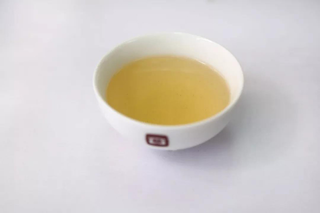 大益经典8582生茶1901批第1泡茶汤