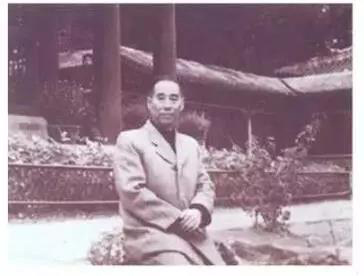 当代茶圣吴觉农先生，时任中国农业部副部长兼任中茶公司首任经理。