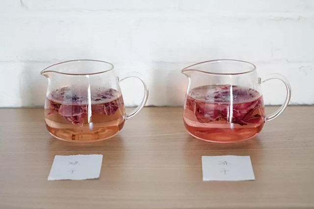 墨红玫瑰烘干与冻干茶汤对比