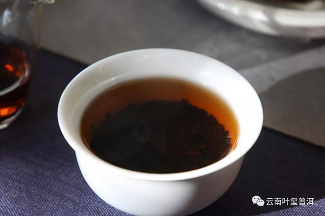 叶玺古树宫廷普洱熟茶茶汤