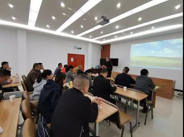 学员参观祁红公司智慧物联网系统远程控制展示