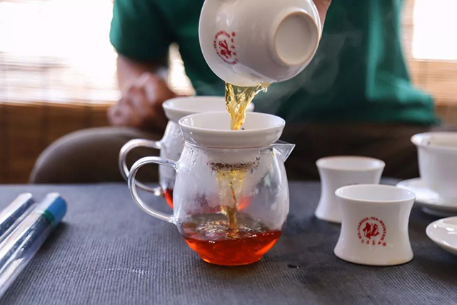 六大茶山滇红茶