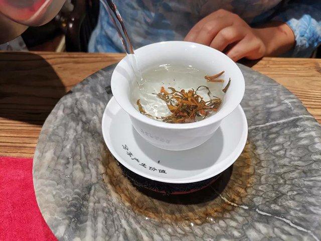 螃蟹脚普洱茶