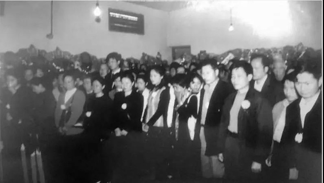 2002年11月24日张木兰逝世后前往悼念的同事茶友学生和茶农