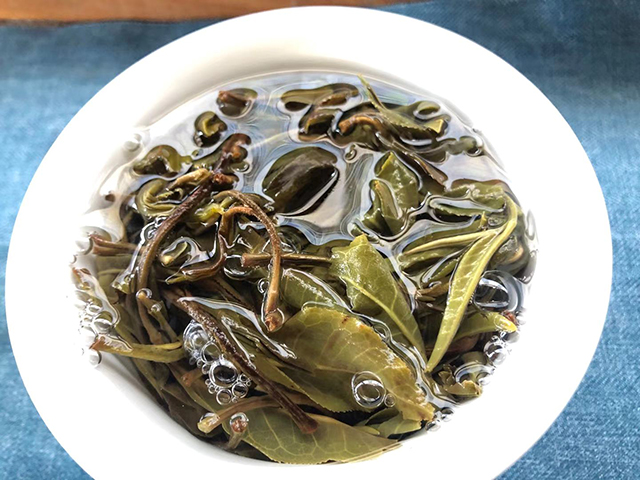 天门山普洱茶茶农小姐姐艾米丽提供