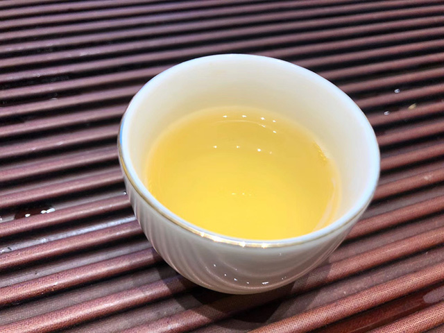 2002年老班章普洱茶茶汤