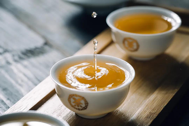 中茶曼松普洱茶生茶紧压茶