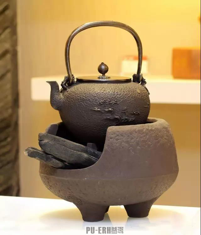 普洱茶与铁壶