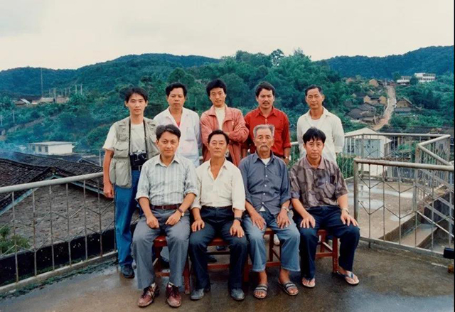 1994年易武乡政府复兴时代的人物合照