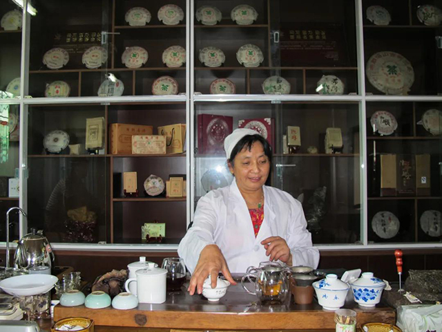 原国营勐海茶厂技术处主任09年如意班章发酵者杜琼芝老师