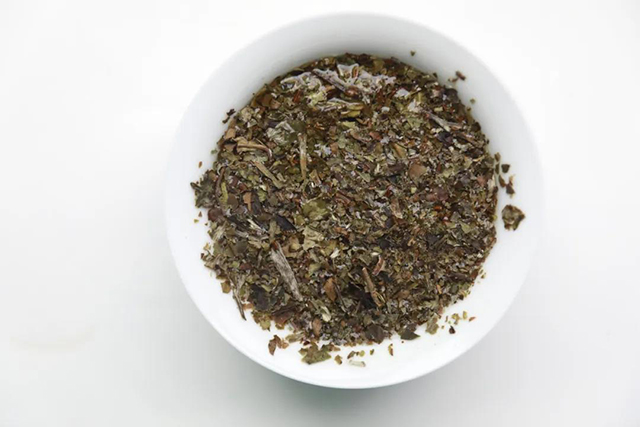 普洱茶撬茶开茶的正确方法