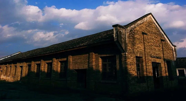 始建于1958年的昌宁茶厂
