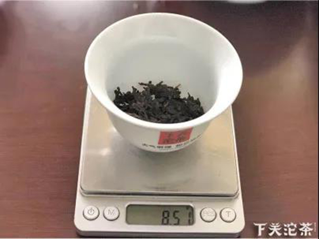 下关老茶青云万象铁饼