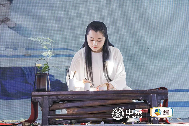 中茶翡翠八八青饼