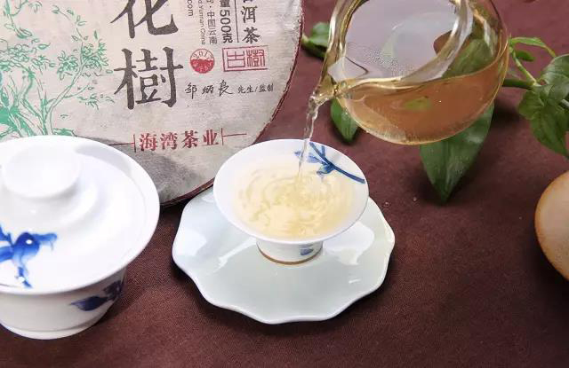 2017年老同志白花树生茶