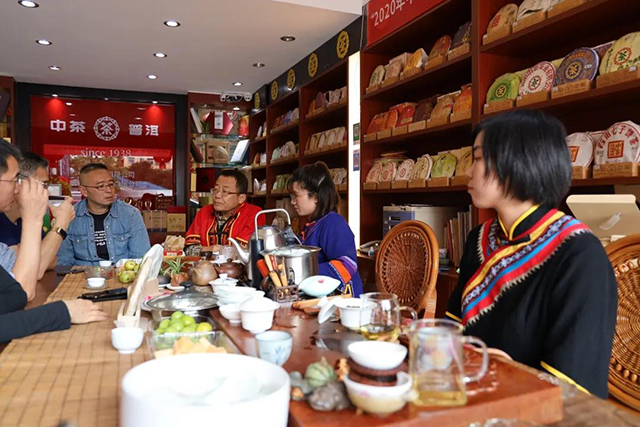 雄达茶文化城里的中茶普洱专营店