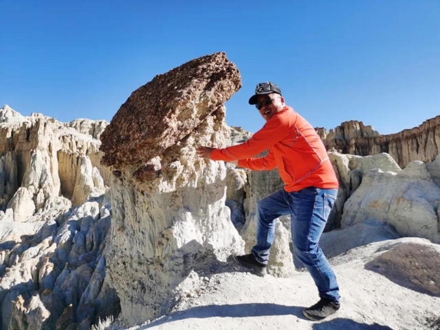 阿里地区札达县有着世界上独一无二的土林地貌奇观