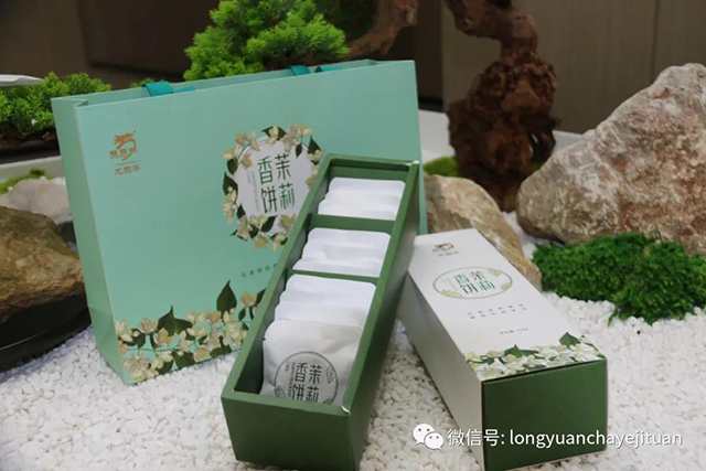 龙园号御贡金砖普洱茶紧压茶熟茶