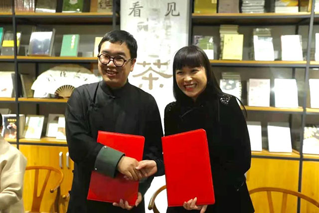 周重林和羿安文化创始人sunny签署协议