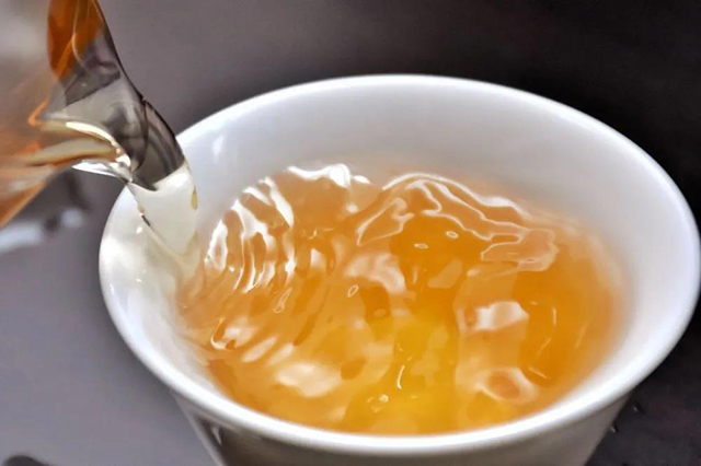 润元昌布朗八八青普洱茶