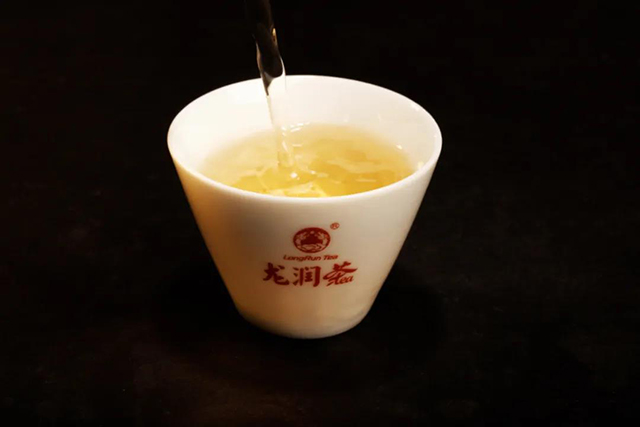 龙润茶福云纪老白茶