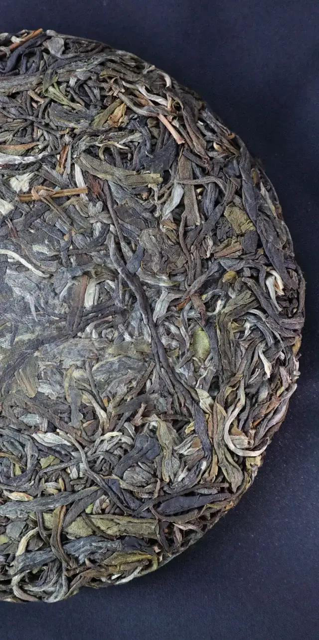 2020年龙成号革登普洱茶