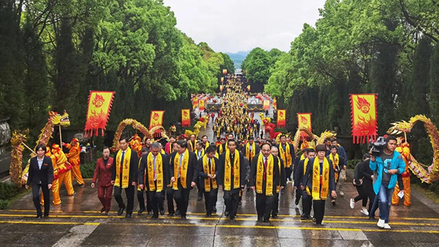 中华茶祖节暨茶祖红茶旅文化节来宾祭拜茶祖神农