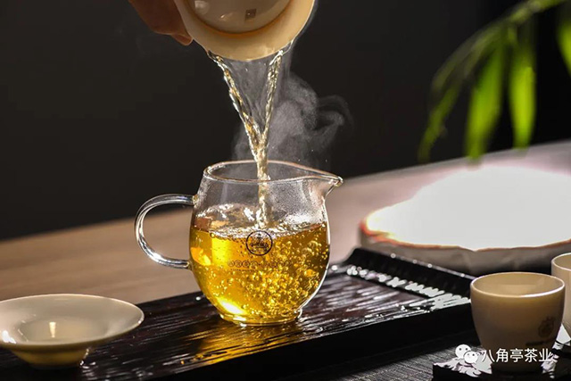 八角亭乔木古茶生茶