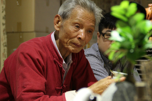 著名茶学家云茶泰斗张顺高老先生细品绿水塘