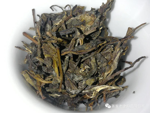 2018年多依树高杆普洱茶