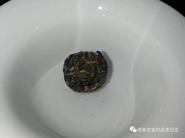 紫者曼松龙珠普洱茶