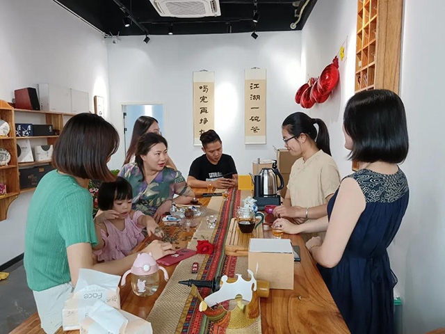 龙润茶专卖店