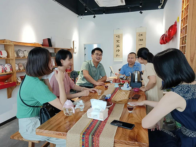 龙润茶专卖店