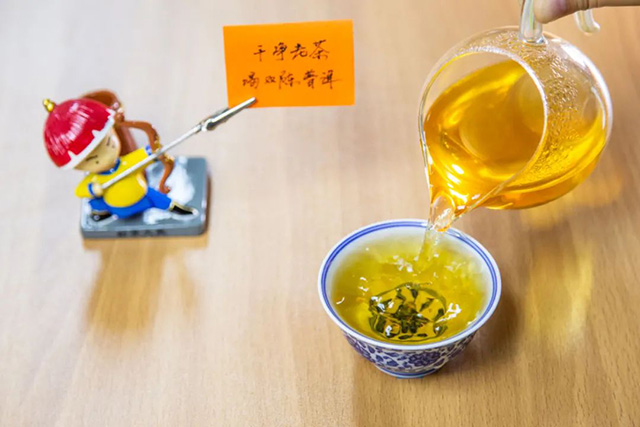 双陈普洱红色主题纪念茶东方红星品评