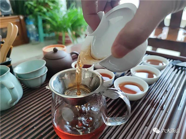 六大茶山磐韵熟茶