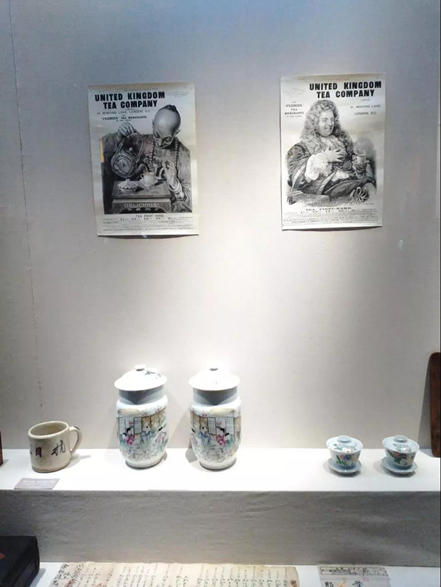 青砖茶博物馆展示的旧时代广告和用品