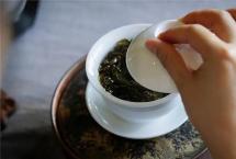 茶叶冲泡方法与技巧：泡茶过程开不开盖这个细节，你注意过吗？