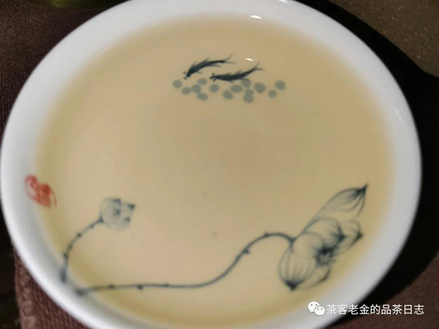 圆世号票印一号普洱茶