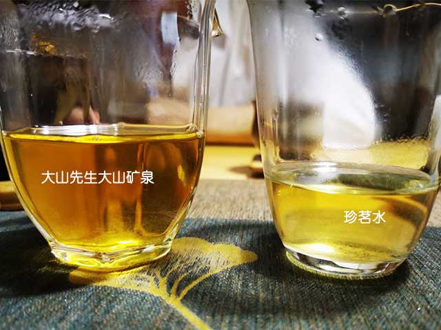 蓝版薄荷塘小饼不同用水冲泡对比