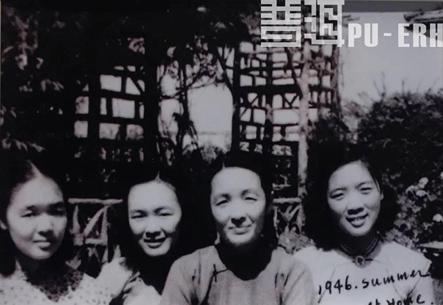 刘淑清和她的三个女儿的合影