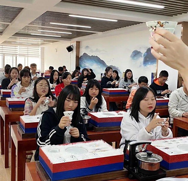 龙润茶2021年曲靖市马龙职业技术学校师生茶艺培训