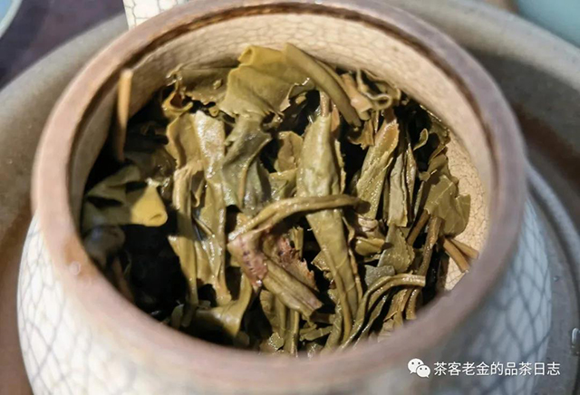 苦行茶僧竹叶草名山单株古树拼配普洱茶